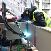 ALPAKA Innovation Schweißcobot auf der Baustelle des Rathaus Mainz