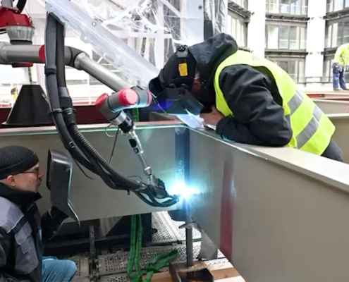ALPAKA Innovation Schweißcobot auf der Baustelle des Rathaus Mainz